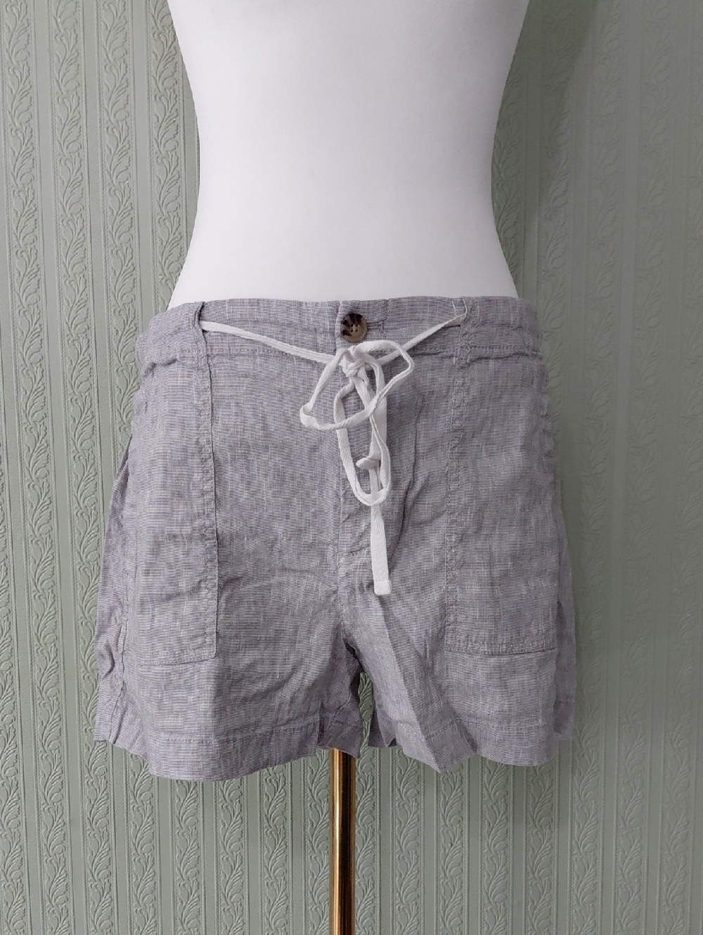 LOU AND GREY Women's Light Gray Shorts Medium Casual Relaxed